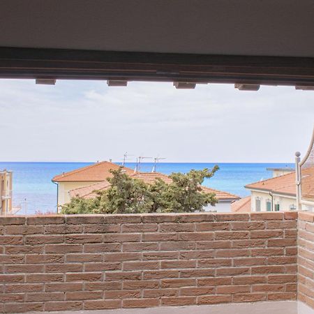 Casa Myconis 68Mq A Due Passi Dal Mare Di San Vincenzo Apartment Exterior photo