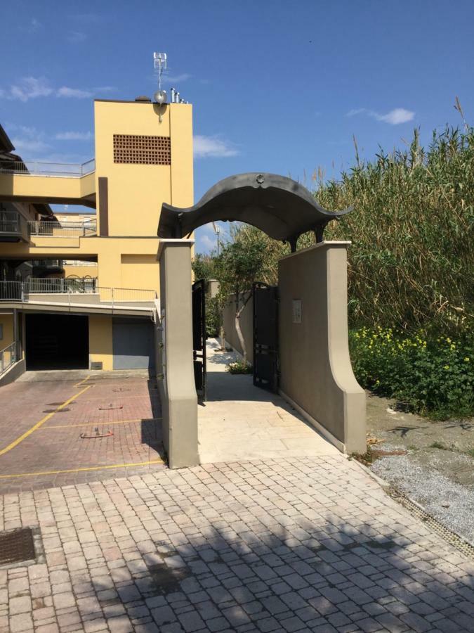 Casa Myconis 68Mq A Due Passi Dal Mare Di San Vincenzo Apartment Exterior photo